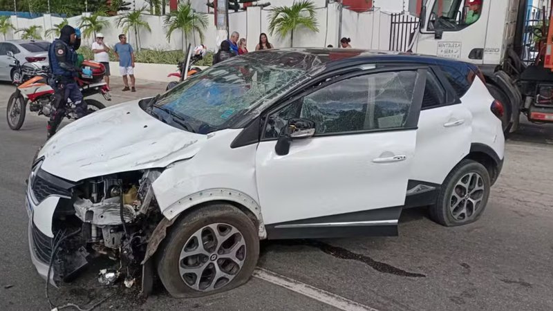  Veículo capota e deixa mulher ferida na Zona Sul de Aracaju – A8SE.com
