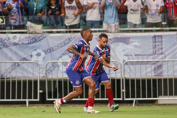  Jogadores do Bahia devolvem provocação e "jogam milho" em comemoração de gol no Ba-Vi – Globo.com