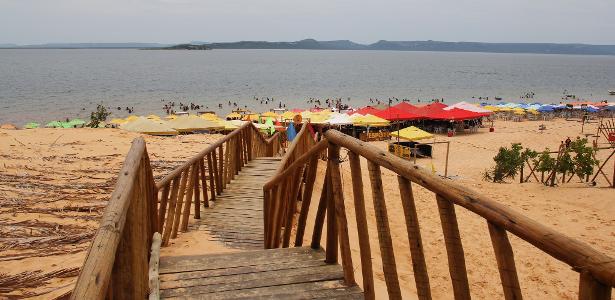  Praia de água doce no São Francisco tem até onda no meio do sertão da Bahia – UOL