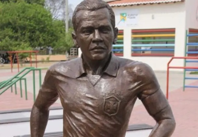 Estátua de Daniel Alves será retirada na Bahia; entenda – No Ataque