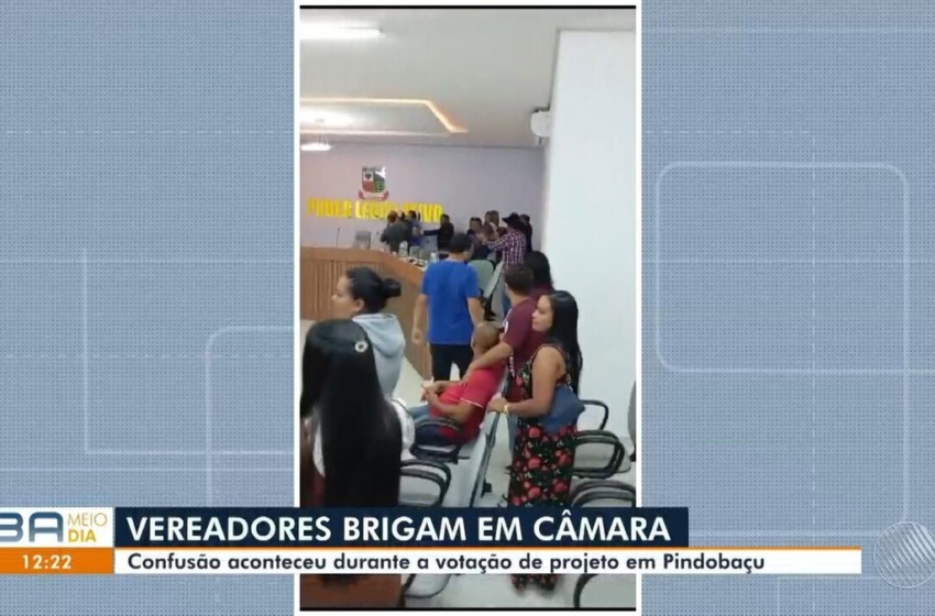  Vereadores brigam durante sessão que votava a proibição do uso de fogos de artifício com barulho em município da Bahia; VÍDEO – G1